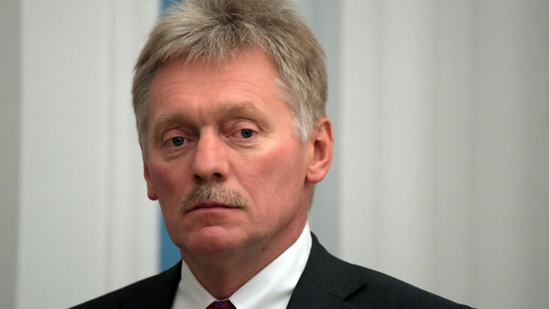 Российская экономика после "санкционного марафона" растет, заявил Песков