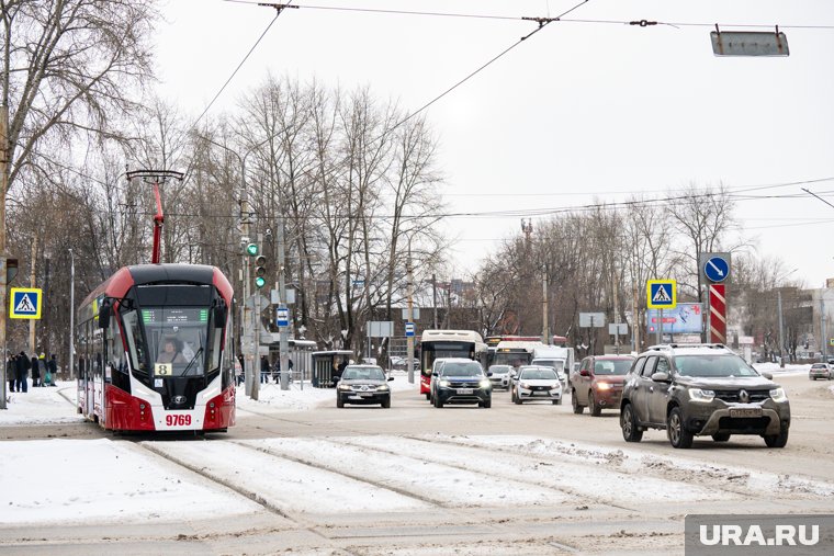 Как в Перми чистят улицы от снега и льда. Фоторепортаж