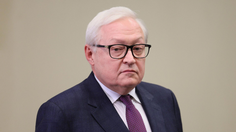 Рябков призвал дождаться формулирования Трампом позиции по Украине