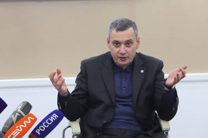 Хинштейн договорился о выдаче жилищных сертификатов жителям Курской области