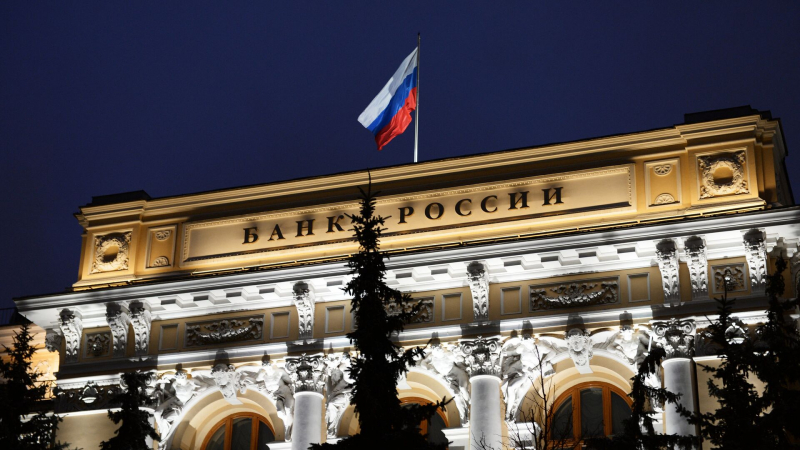Объем валютных сбережений россиян в октябре сократился до минимума