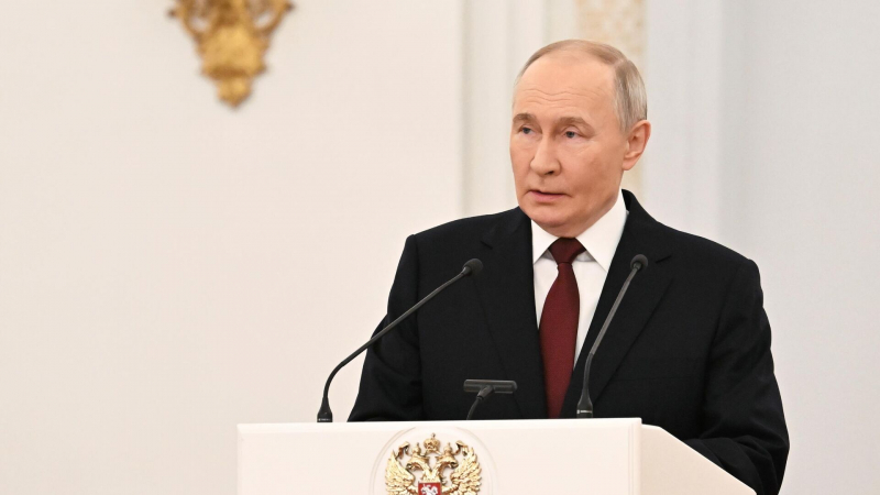 Экономика жива не ставкой единой, заявил Путин