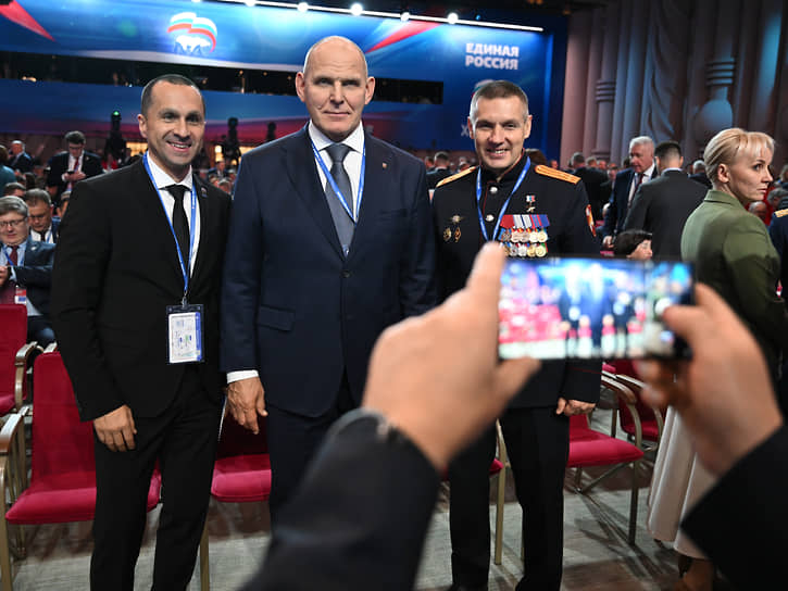 Едина Россия, а вступать некуда