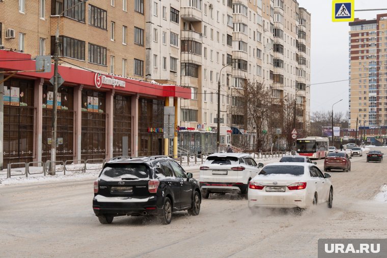 Как в Перми чистят улицы от снега и льда. Фоторепортаж