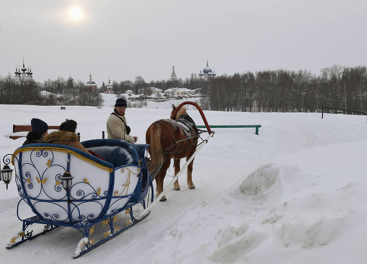 Малость города берет