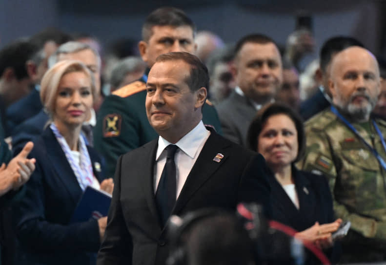 Председателю «Единой России» дали право голоса на заседаниях генсовета и его президиума