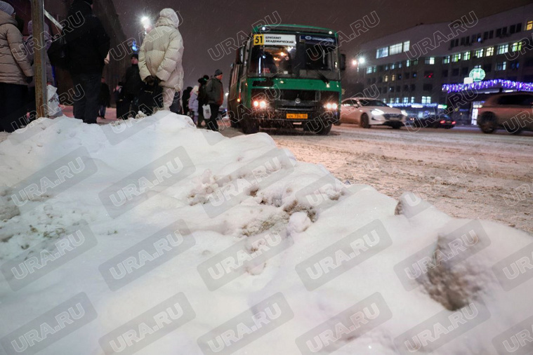 Екатеринбург утонул в снегу: 10 фото