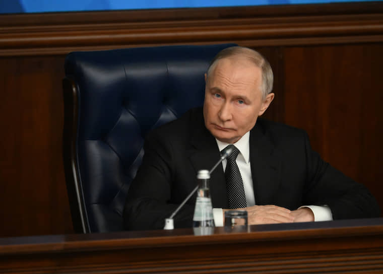 Путин поручил создать информационный контур со средствами разведки и поражения