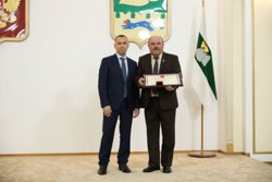 Собравший миллионный урожай курганец получил грамоту от Путина