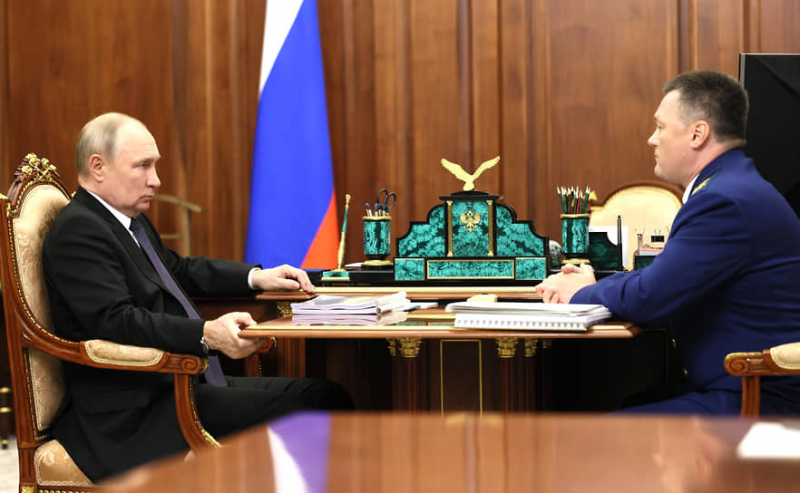 Генпрокурор Краснов доложил Путину о «больших нарушениях» в Минпросвещения
