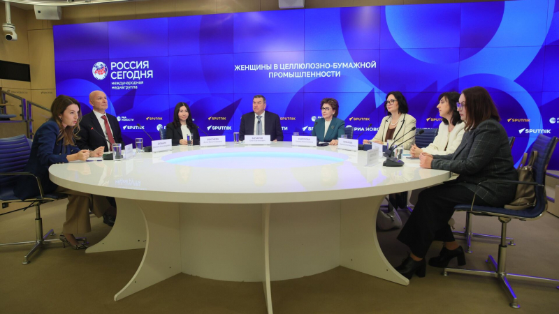 Эксперты: женские кадры поддержат целлюлозно-бумажную промышленность