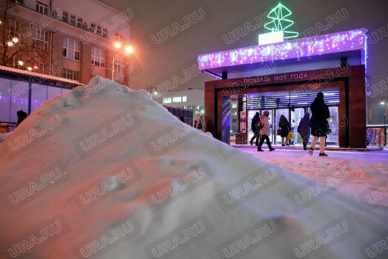 Екатеринбург утонул в снегу: 10 фото