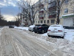 «Нас совсем не уважают»: жители самого интеллигентного района Екатеринбурга недовольны уборкой улиц. Фото