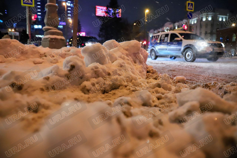 Екатеринбург утонул в снегу: 10 фото