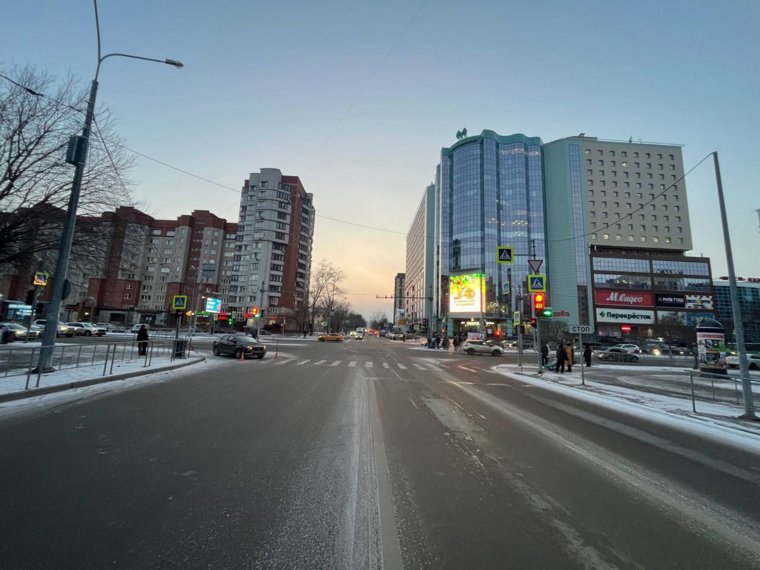 В Тюмени 11-летний ребенок попал под колеса авто на пешеходном переходе. Фото