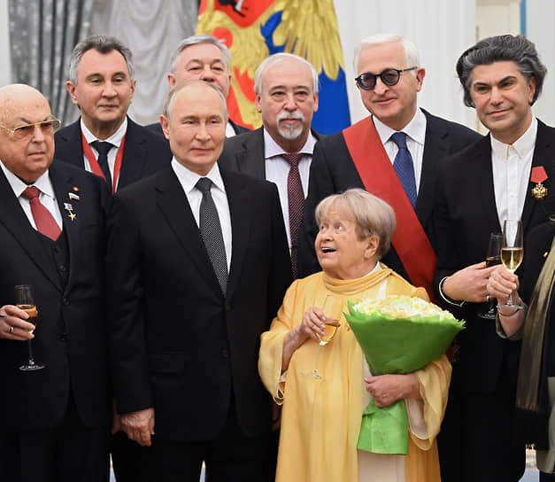 Ко всеобщей наградости